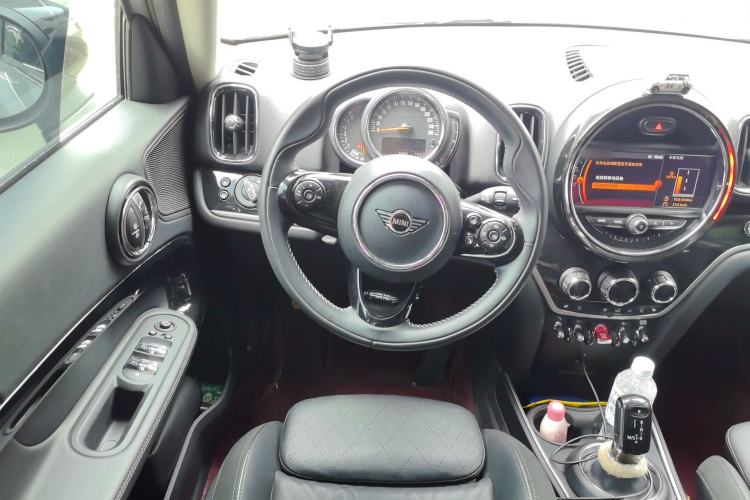 Used MINI Countryman 2019 1.5T COOPER ALL4 Artist Weekend Travel Edition Steering Wheel