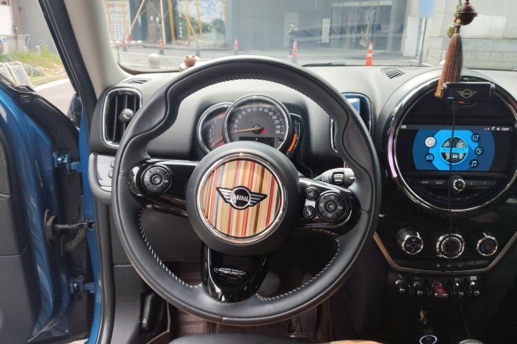 Used MINI Countryman 2019 1.5T COOPER ALL4 Artist Weekend Travel Edition Steering Wheel