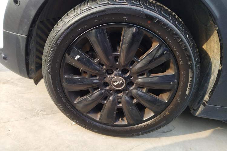 Used MINI Countryman 2019 1.5T COOPER Artist Weekend Travel Edition Left Front Wheel Hub