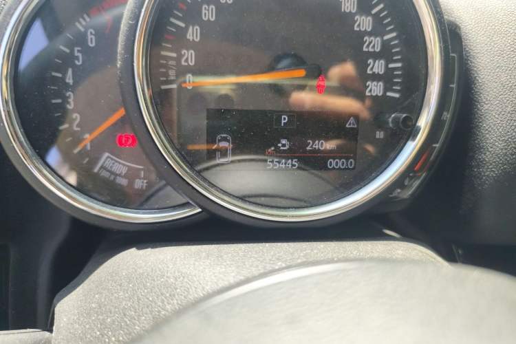 Used MINI Countryman 2019 1.5T COOPER Classic Weekend Edition Odometer Close Up