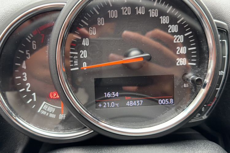 Used MINI Countryman 2019 1.5T COOPER Artist Weekend Travel Edition Odometer Close Up