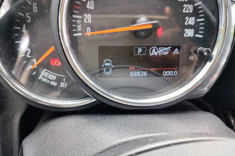 Used MINI Countryman 2020 1.5T COOPER Odometer Close Up