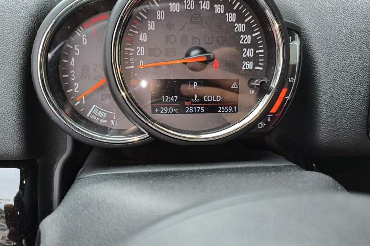 Used MINI Countryman 2020 1.5T COOPER ALL4 Odometer Close Up
