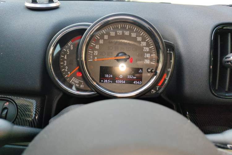 Used MINI Countryman 2020 1.5T COOPER ALL4 Connoisseur Odometer Close Up