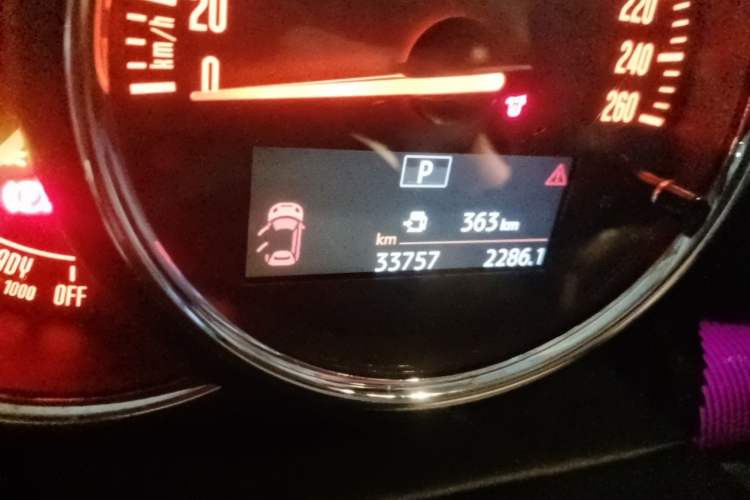 Used MINI Countryman 2020 2.0T COOPER S ALL4 Polar Edition Odometer Close Up