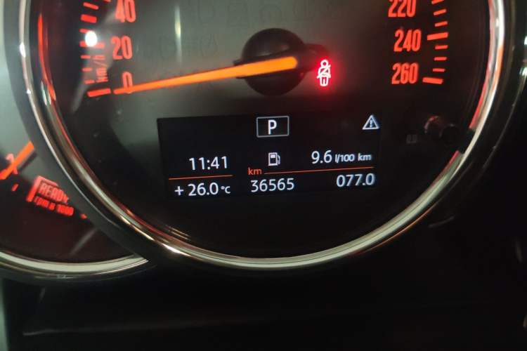 Used MINI Countryman 2020 1.5T COOPER ALL4 Odometer Close Up
