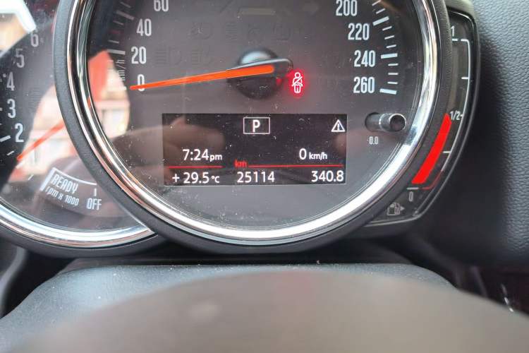 Used MINI Countryman 2020 1.5T COOPER ALL4 Odometer Close Up