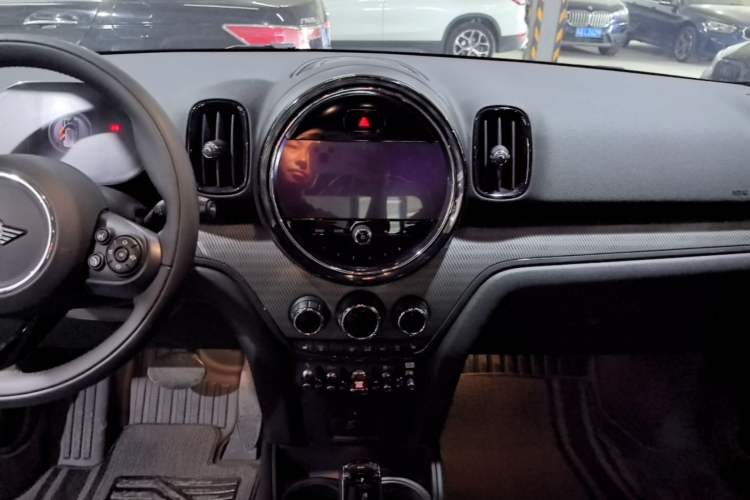 Used MINI Countryman 2021 1.5T COOPER ALL4 Laguna Blue Limited Edition Audio And AC Panel
