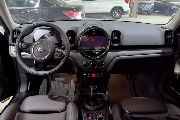 Used MINI Countryman 2021 1.5T COOPER ALL4 Laguna Blue Limited Edition Center Console