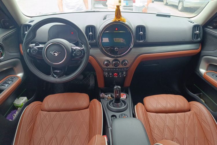 Used MINI Countryman 2021 2.0T COOPER S ALL4 Laguna Blue Limited Edition Center Console