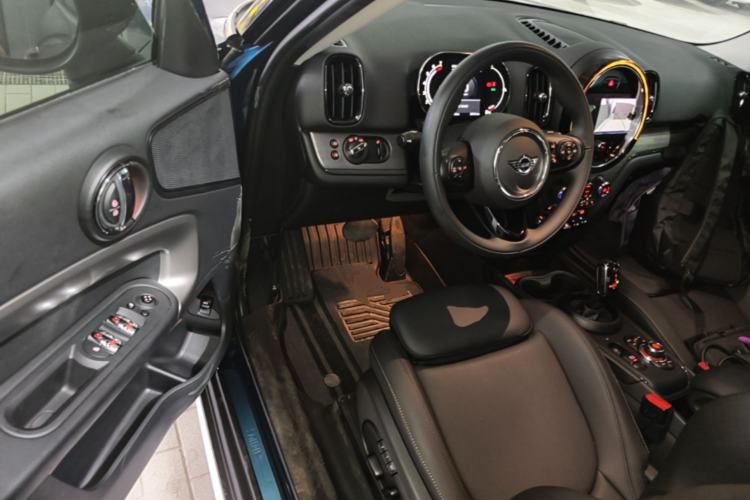 Used MINI Countryman 2021 1.5T COOPER ALL4 Laguna Blue Limited Edition Driver Seat
