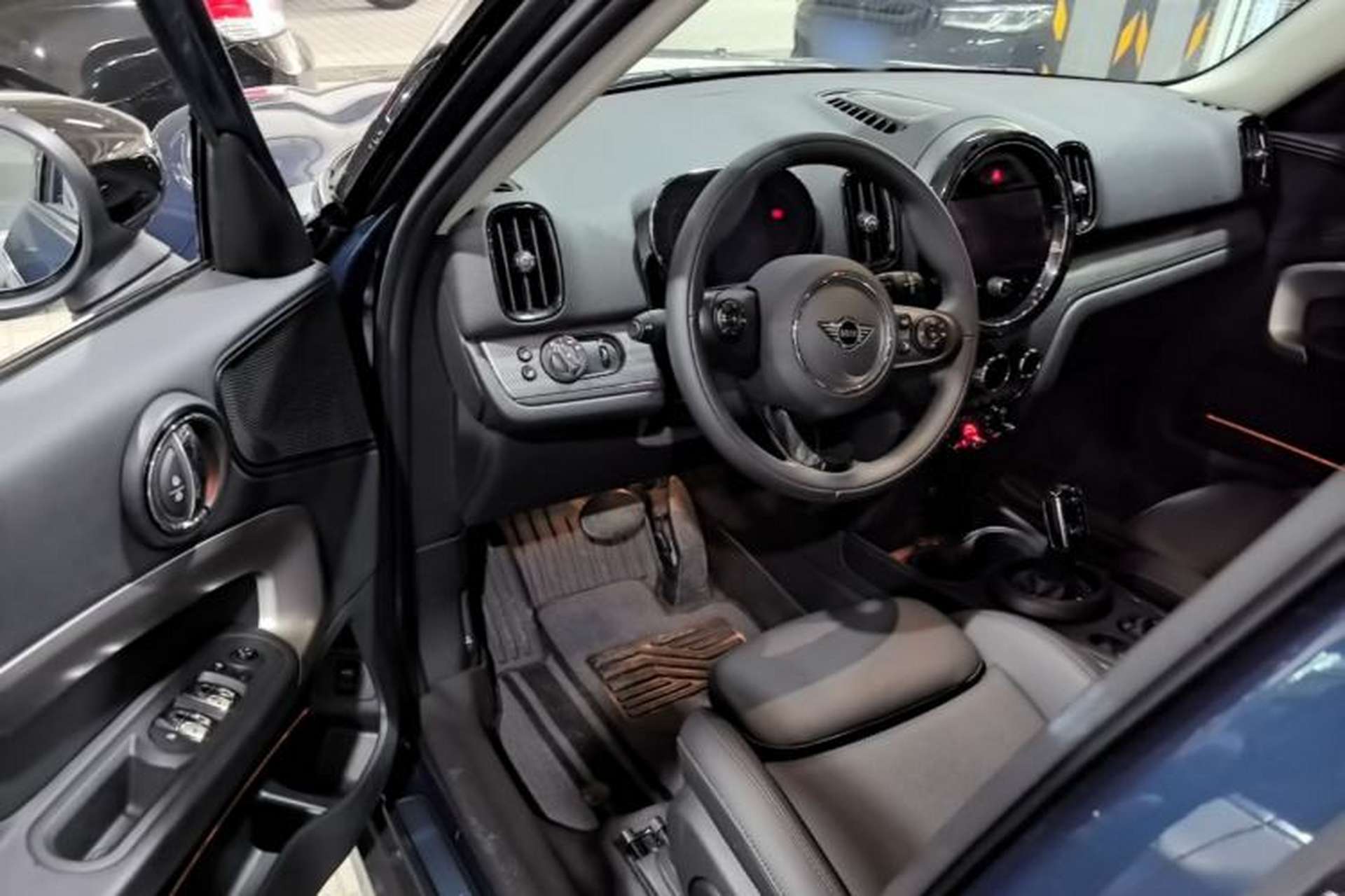 Used MINI Countryman 2021 1.5T COOPER ALL4 Laguna Blue Limited Edition Driver Seat