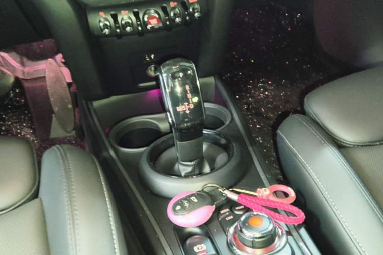 Used MINI Countryman 2021 1.5T COOPER ALL4 Connoisseur Gear Lever