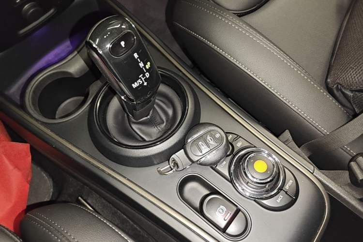 Used MINI Countryman 2021 1.5T COOPER ALL4 Connoisseur Gear Lever