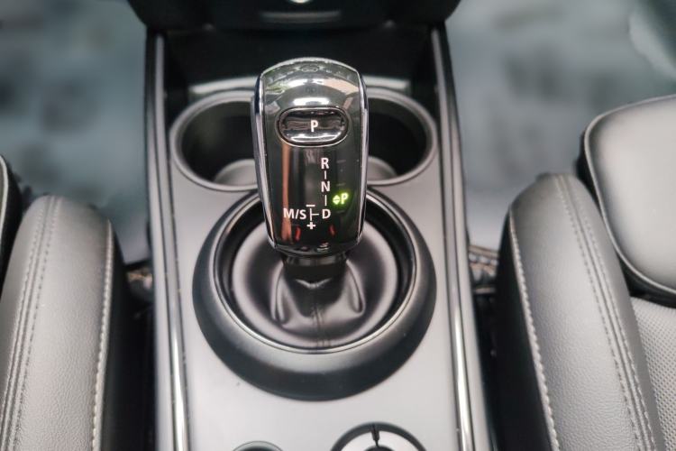 Used MINI Countryman 2021 1.5T COOPER ALL4 Laguna Blue Limited Edition Gear Lever