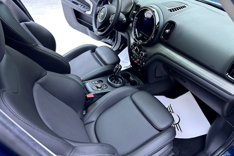 Used MINI Countryman 2021 1.5T COOPER ALL4 Laguna Blue Limited Edition Interior 1
