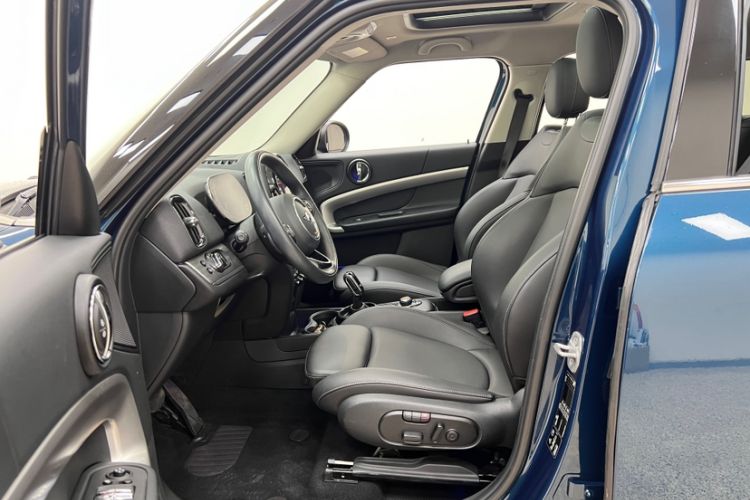 Used MINI Countryman 2021 1.5T COOPER ALL4 Laguna Blue Limited Edition Interior 13