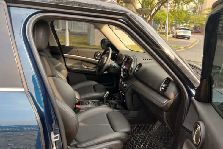 Used MINI Countryman 2021 1.5T COOPER ALL4 Laguna Blue Limited Edition Interior 2