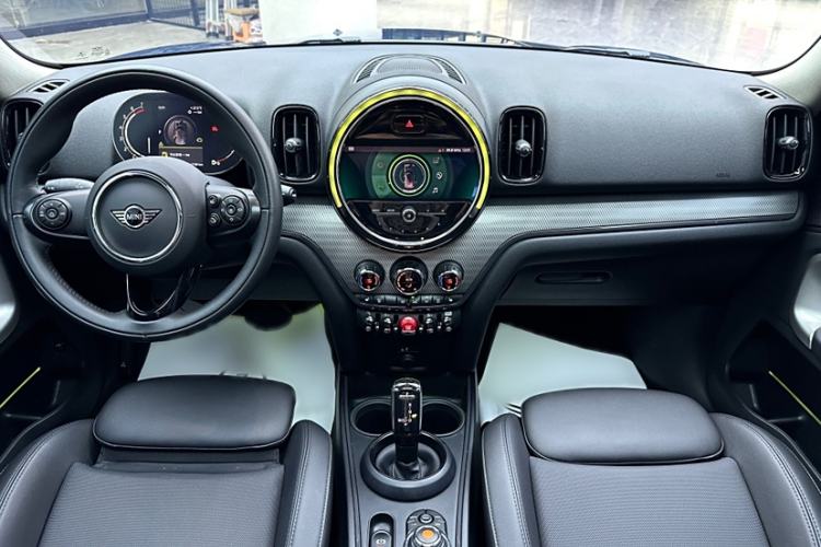 Used MINI Countryman 2021 1.5T COOPER ALL4 Laguna Blue Limited Edition Interior 6