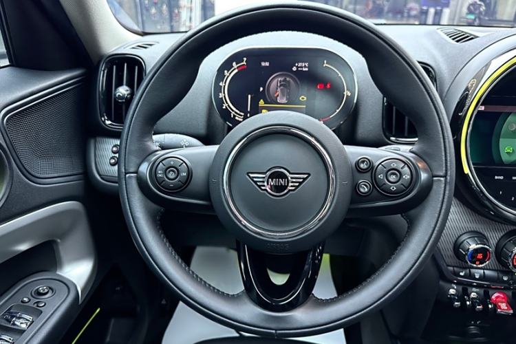 Used MINI Countryman 2021 1.5T COOPER ALL4 Laguna Blue Limited Edition Interior 8