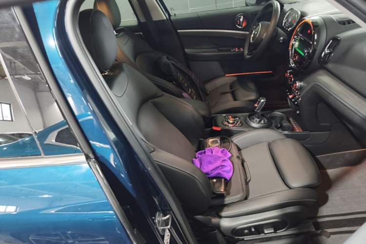 Used MINI Countryman 2021 1.5T COOPER ALL4 Laguna Blue Limited Edition Right Front Seat