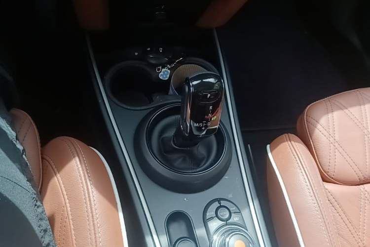 Used MINI Countryman 2021 1.5T COOPER ALL4 Connoisseur Gear Lever