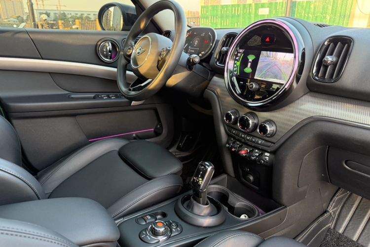 Used MINI Countryman 2021 1.5T COOPER Connoisseur Interior 14