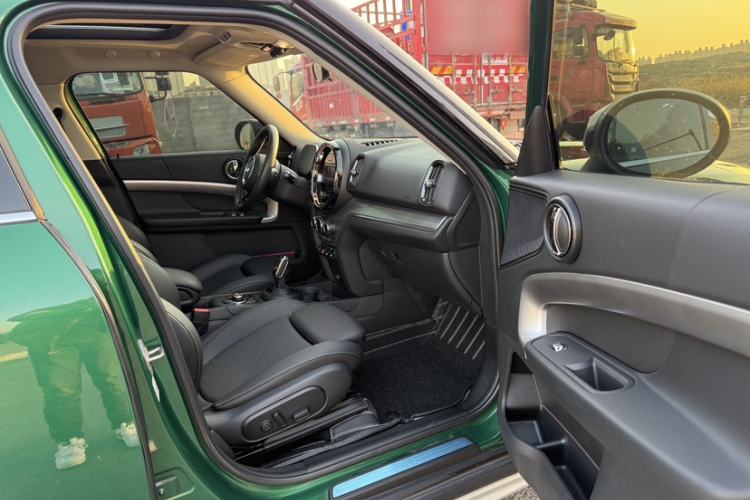 Used MINI Countryman 2021 1.5T COOPER Connoisseur Interior 9