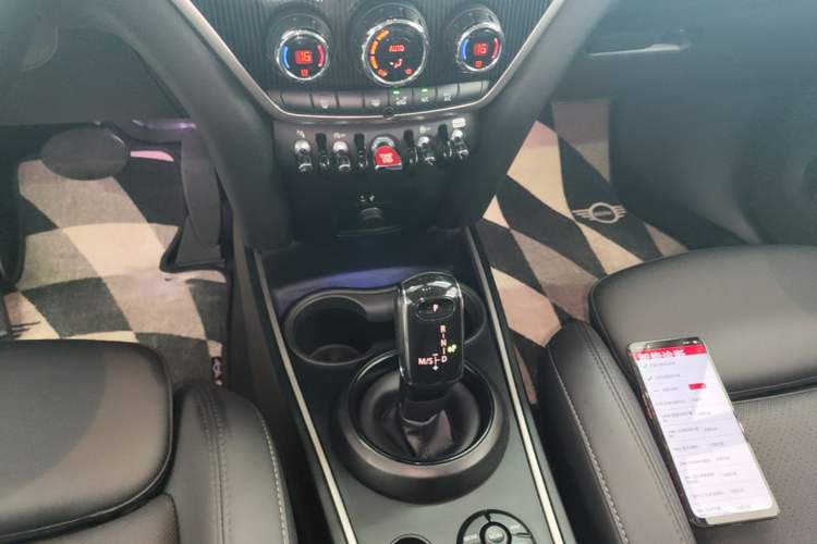Used MINI Countryman 2021 1.5T COOPER ALL4 Connoisseur Gear Lever