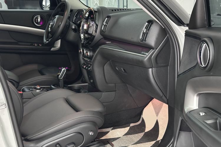 Used MINI Countryman 2021 1.5T COOPER ALL4 Connoisseur Interior 3
