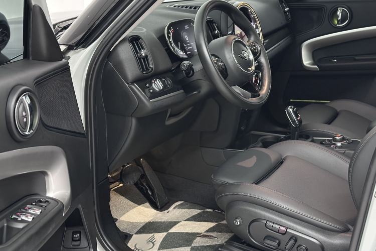 Used MINI Countryman 2021 1.5T COOPER ALL4 Connoisseur Interior 4