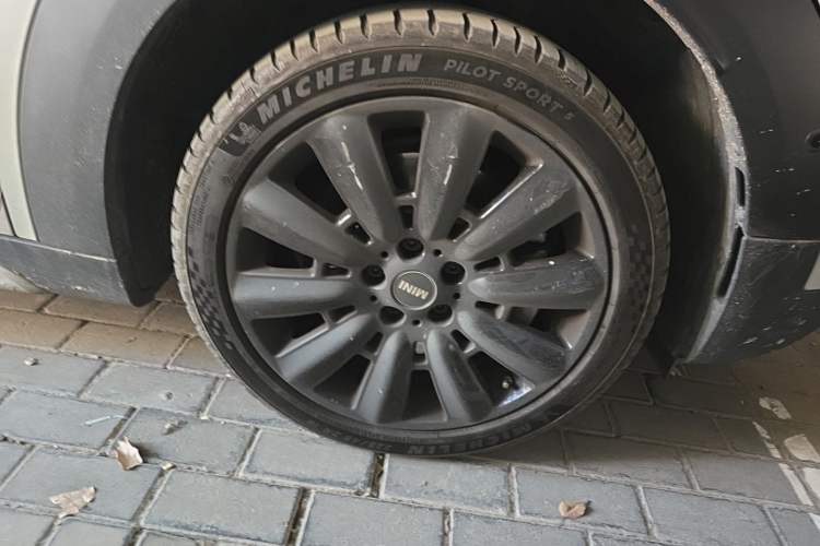 Used MINI Countryman 2021 2.0T COOPER S Right Front Wheel Hub