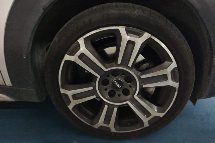 Used MINI Countryman 2021 2.0T COOPER S ALL4 Right Front Wheel Hub