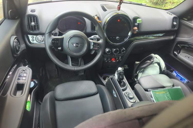 Used MINI Countryman 2022 2.0T COOPER S ALL4 Black Badge Special Edition Center Console