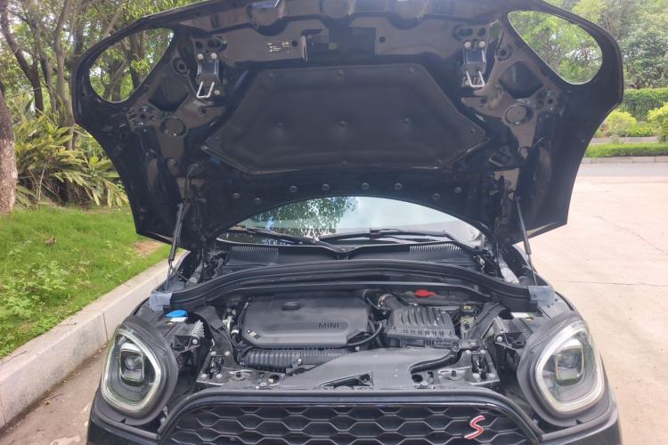 Used MINI Countryman 2022 2.0T COOPER S ALL4 Black Badge Special Edition Engine Bay