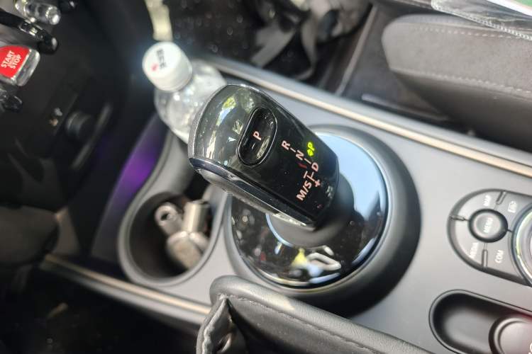 Used MINI Countryman 2022 2.0T COOPER S ALL4 Black Badge Special Edition Gear Lever