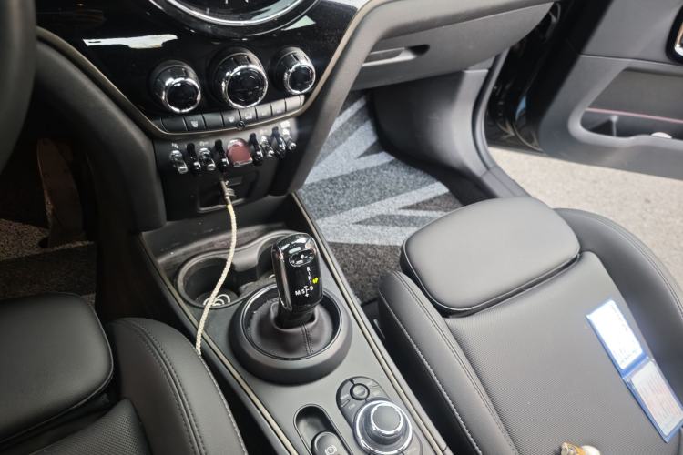 Used MINI Countryman 2022 2.0T COOPER S ALL4 Black Badge Special Edition Gear Lever