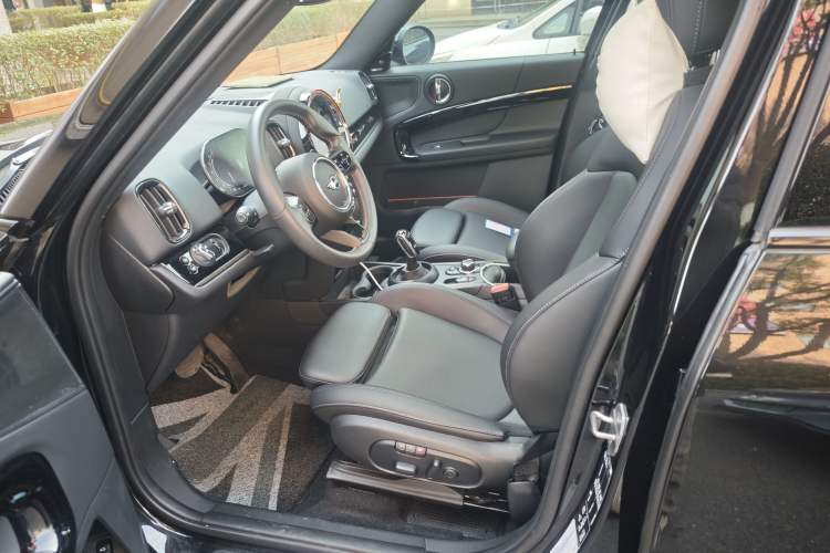 Used MINI Countryman 2022 2.0T COOPER S ALL4 Black Badge Special Edition Left Front Seat