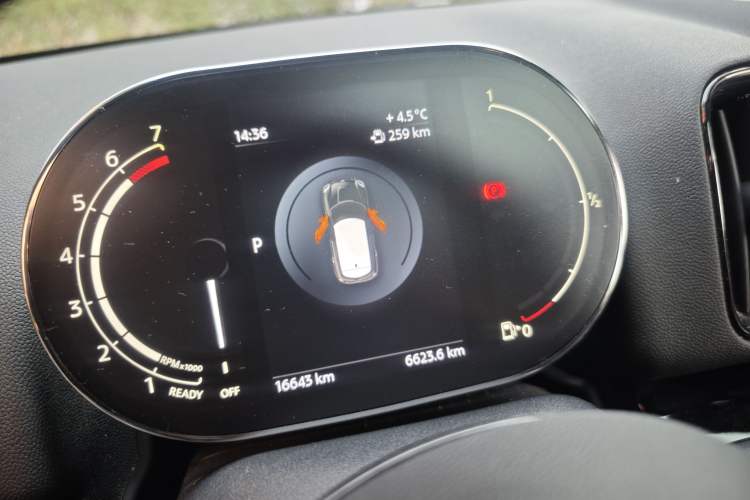 Used MINI Countryman 2022 2.0T COOPER S ALL4 Black Badge Special Edition Odometer Close Up