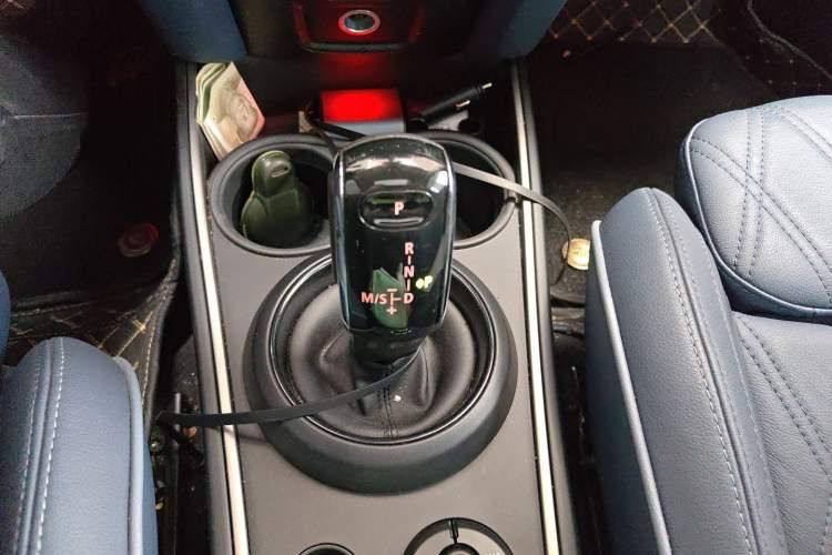 Used MINI Countryman 2022 Revised Version 1.5T COOPER ALL4 Connoisseur Gear Lever
