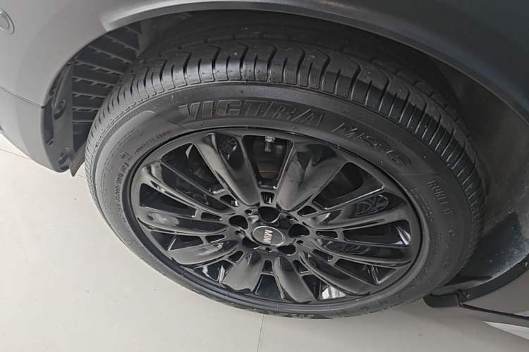 Used MINI Countryman 2022 1.5T COOPER Connoisseur Left Front Wheel Hub