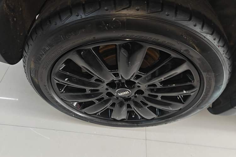 Used MINI Countryman 2022 1.5T COOPER Connoisseur Right Rear Wheel Hub