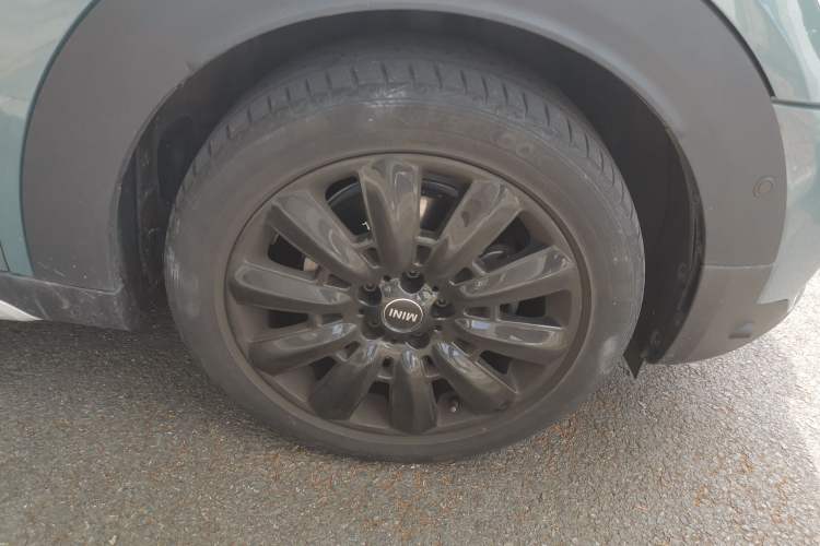 Used MINI Countryman 2022 Revised Version 1.5T COOPER ALL4 Connoisseur Right Front Wheel Hub