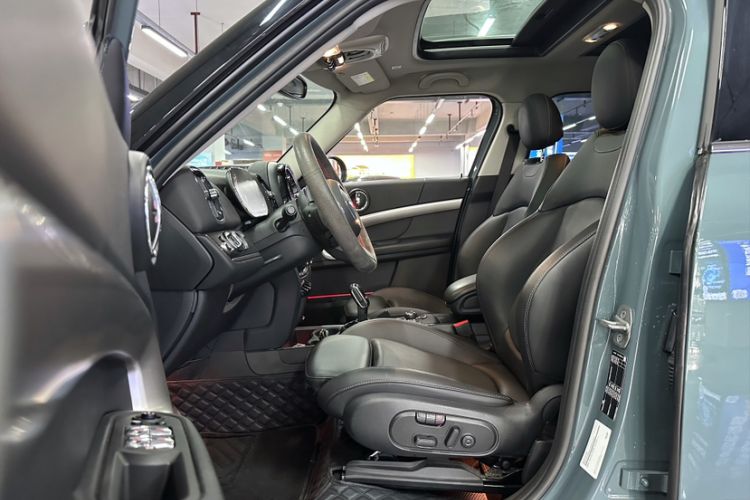 Used MINI Countryman 2022 Updated 2.0T COOPER S Interior 12