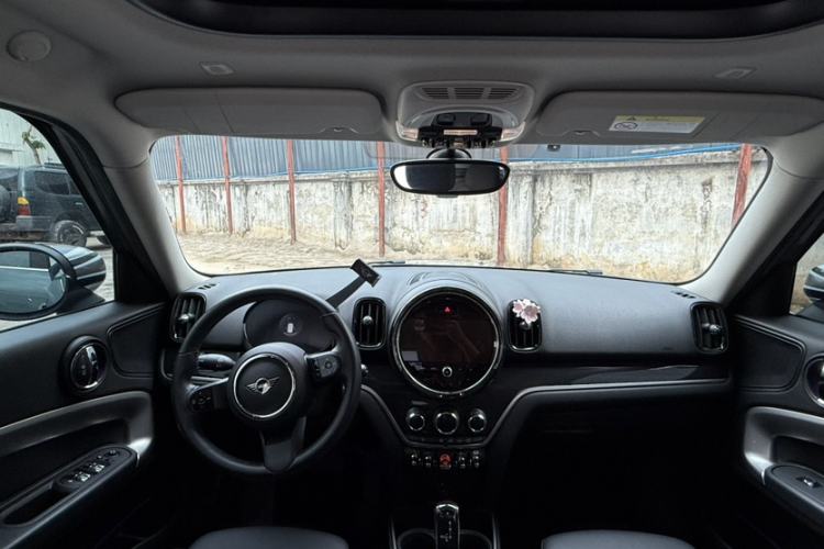 Used MINI Countryman 2022 Updated 1.5T COOPER Connoisseur Interior 3