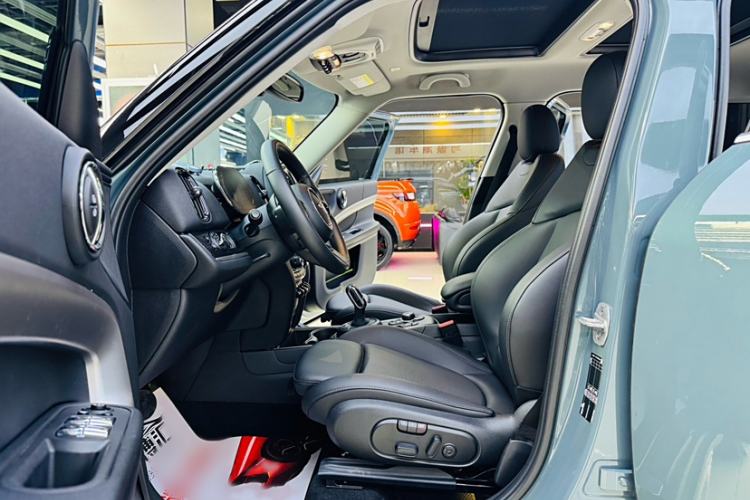 Used MINI Countryman 2022 Updated 1.5T COOPER Connoisseur Interior 4