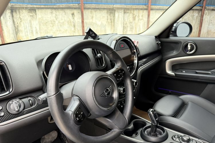 Used MINI Countryman 2022 Updated 1.5T COOPER Connoisseur Interior 5