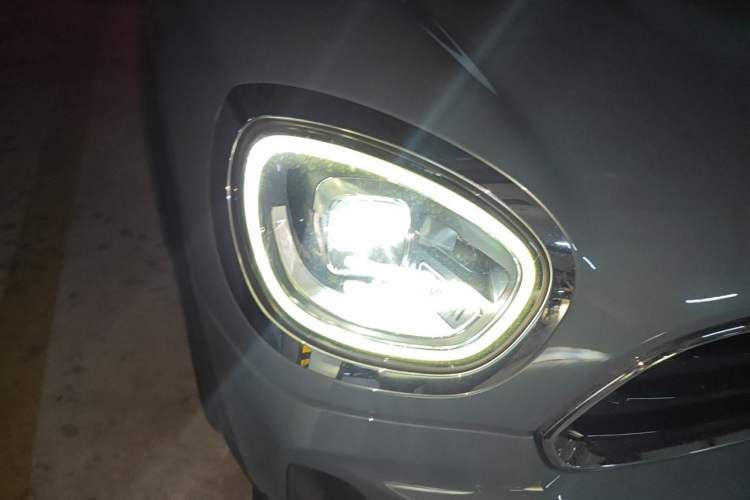 Used MINI Countryman 2022 1.5T COOPER Connoisseur Right Front Headlight