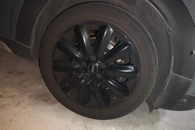 Used MINI Countryman 2022 1.5T COOPER Connoisseur Right Front Wheel Hub