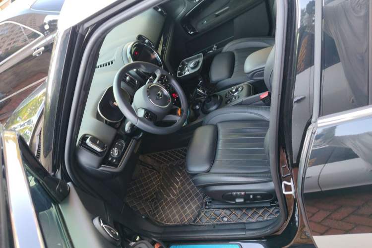 Used MINI Countryman 2023 2.0T COOPER S ALL4 Blank Space Special Edition Left Front Seat